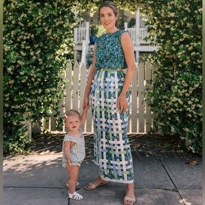 Chic Green and White Patterned Midi Skirt